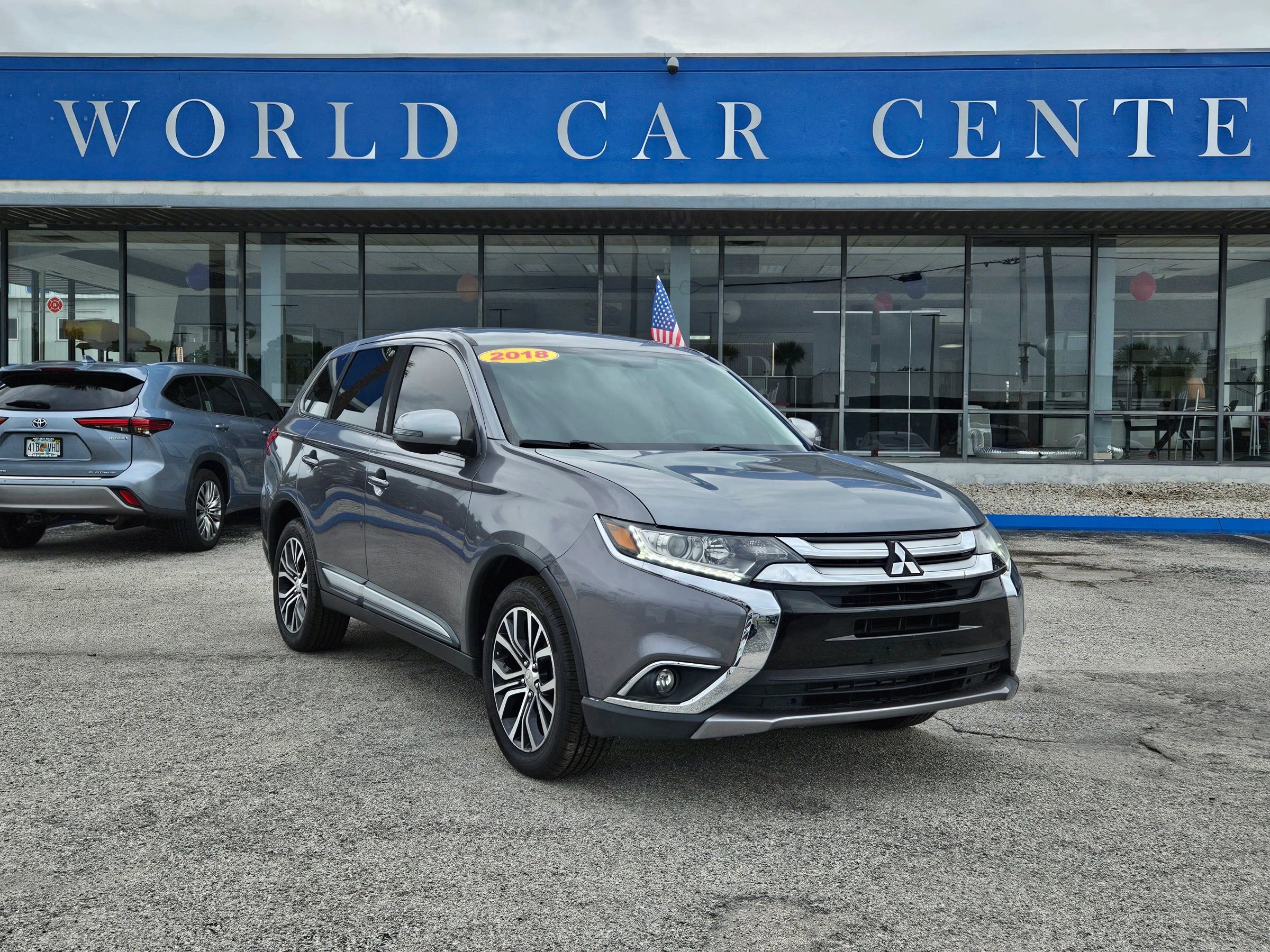 Used 2018 Mitsubishi Outlander SE FWD image 1