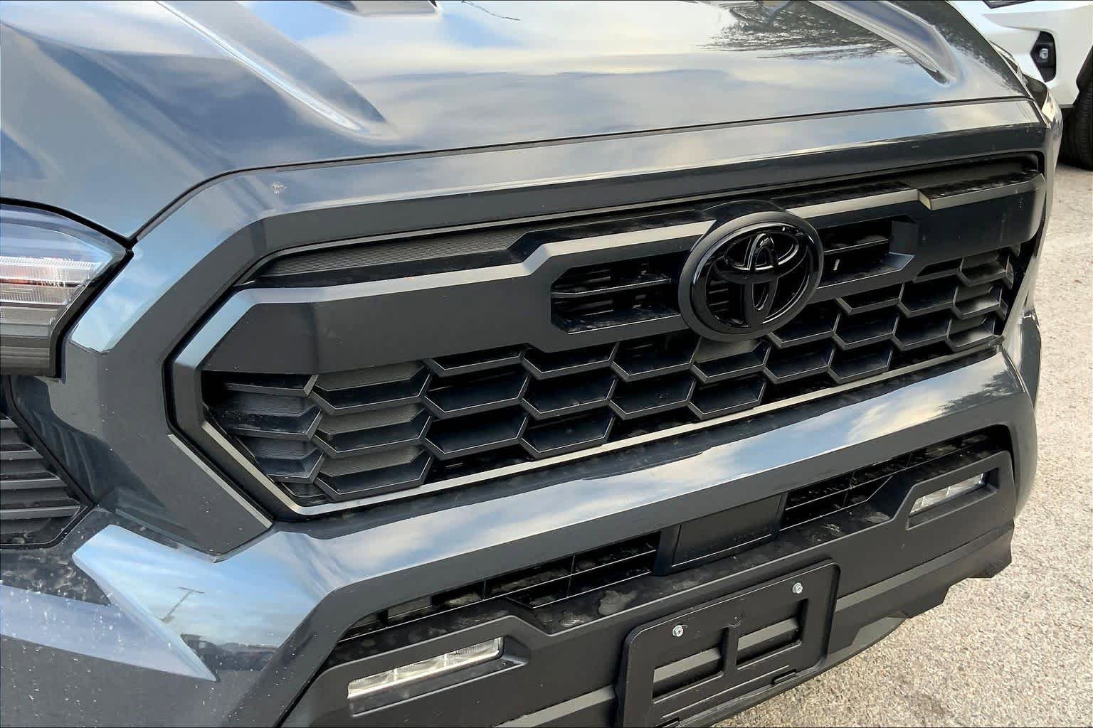 Used 2025 Toyota Tacoma TRD Sport AWD/4WD image 30