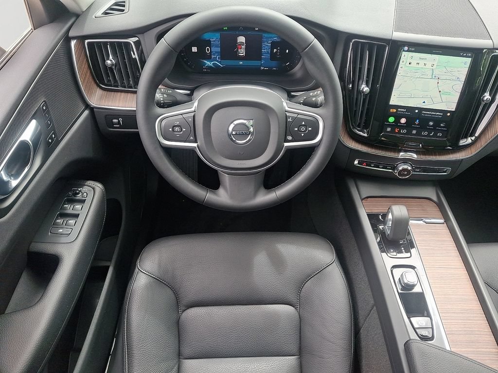 Used 2022 Volvo XC60 B5 Momentum AWD/4WD image 12