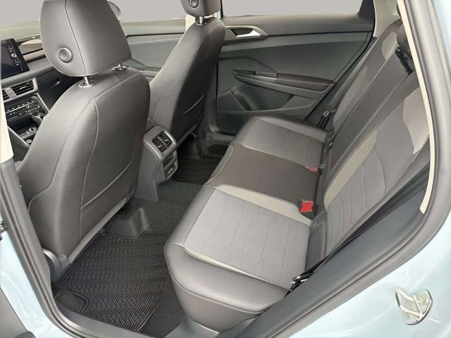 New 2026 Volkswagen Taos SE image 9