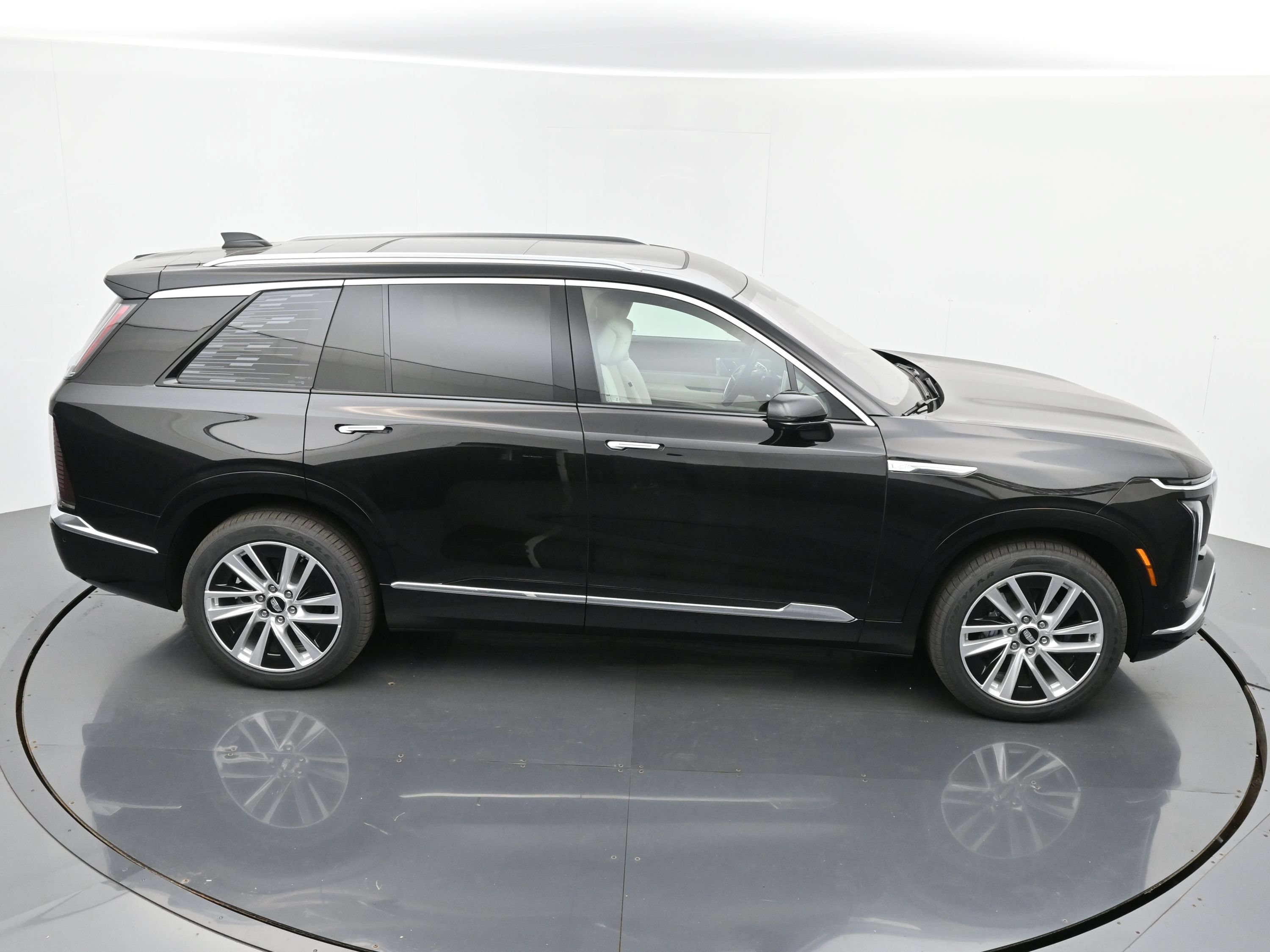 New 2026 Cadillac Vistiq Premium Luxury w/ LPO, Floor Liner Package AWD/4WD image 28