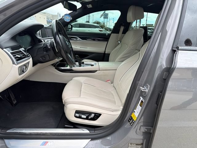 Used 2020 BMW 750i xDrive w/ Executive Package AWD/4WD image 16
