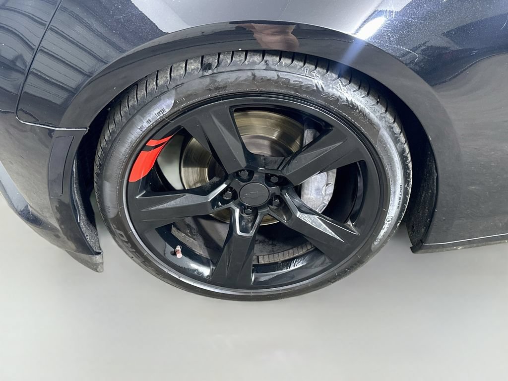 Used 2018 Chevrolet Camaro SS RWD image 8