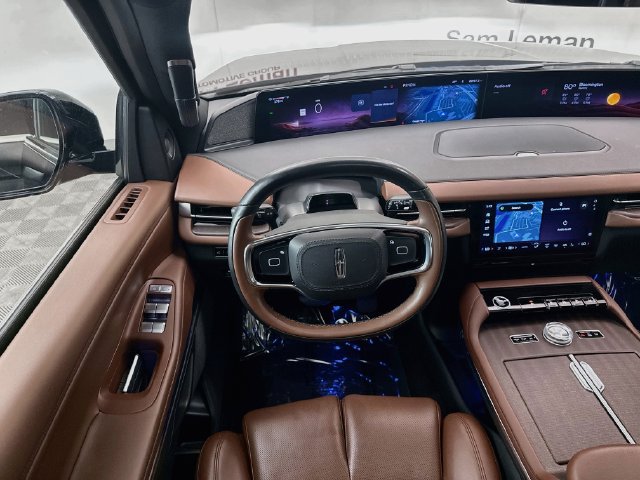 Used 2025 Lincoln Navigator Reserve AWD/4WD image 24