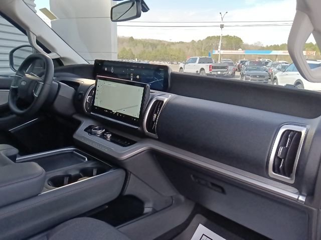 Used 2025 Ford Expedition Active image 40