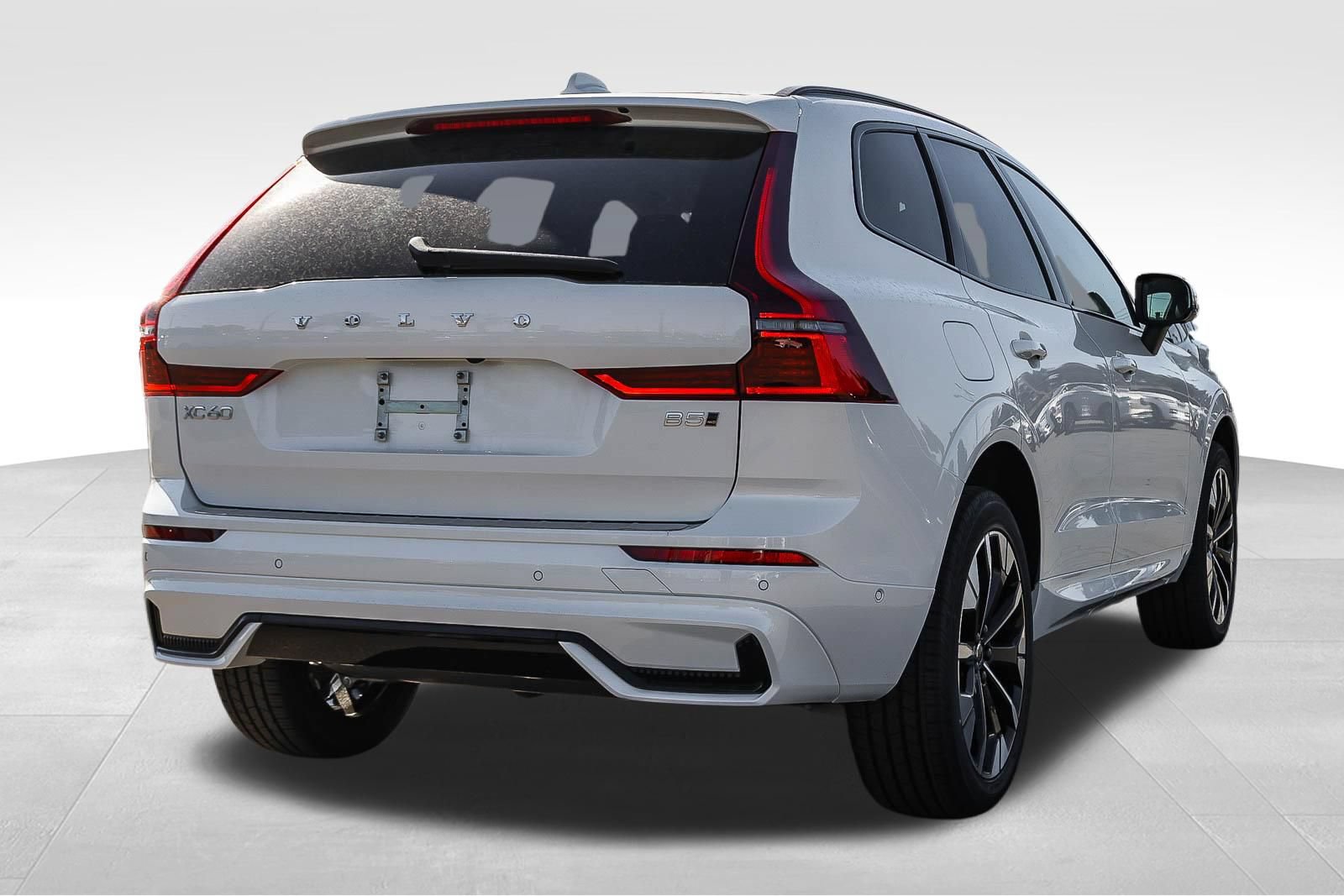 New 2026 Volvo XC60 B5 Plus w/ Climate Package AWD/4WD image 5