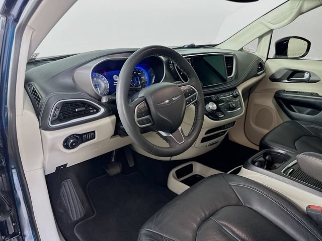 Used 2022 Chrysler Pacifica Touring-L AWD/4WD image 9