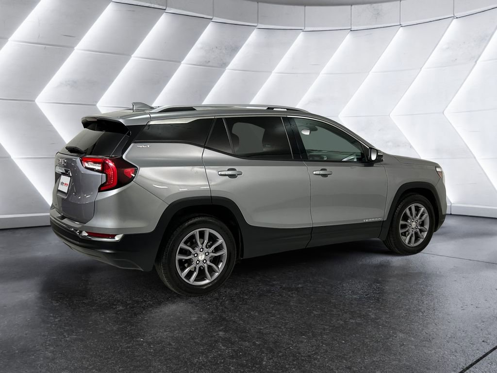Used 2024 GMC Terrain SLT image 4