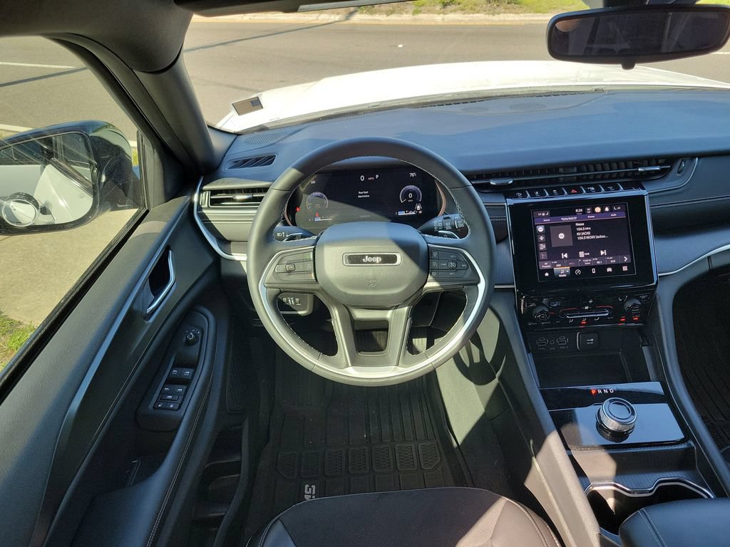 Used 2024 Jeep Grand Cherokee L Altitude AWD/4WD image 28