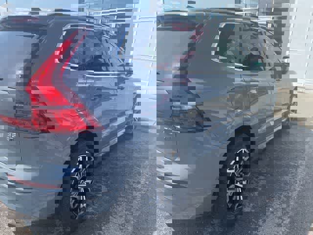 Used 2022 Volvo XC60 B5 Momentum AWD/4WD image 9