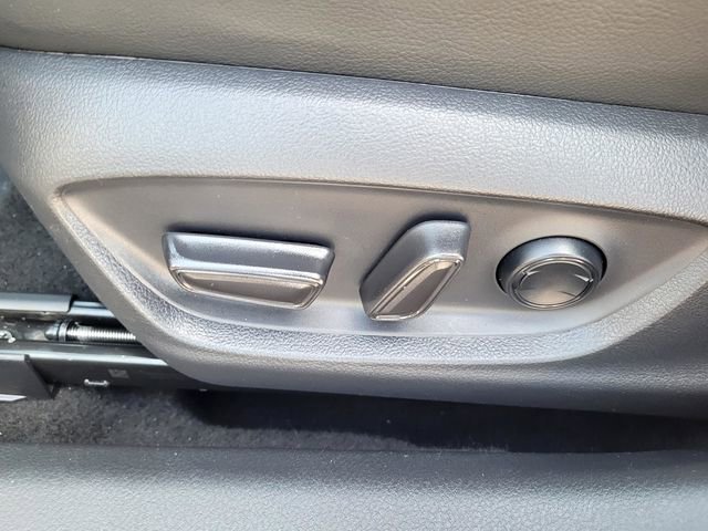 Used 2020 Toyota Camry SE w/ Convenience Package image 11