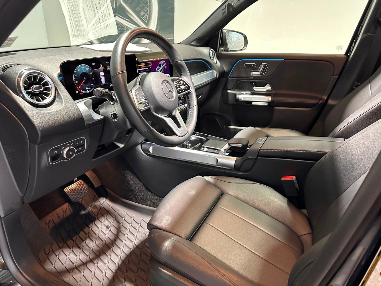 Used 2023 Mercedes-Benz GLB 250 4MATIC image 10