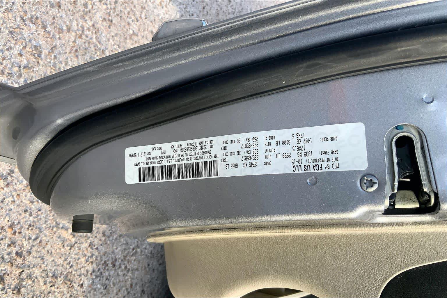 Used 2016 Chrysler Town & Country Touring FWD image 33