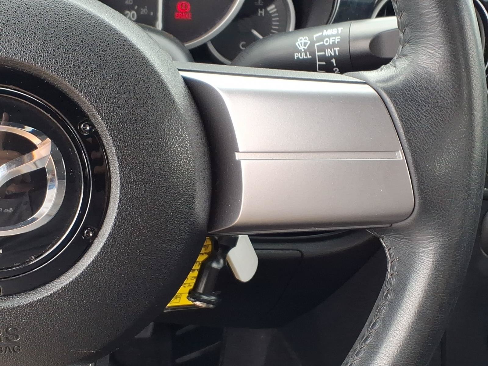 Used 2006 MAZDA MX-5 Miata RWD image 16
