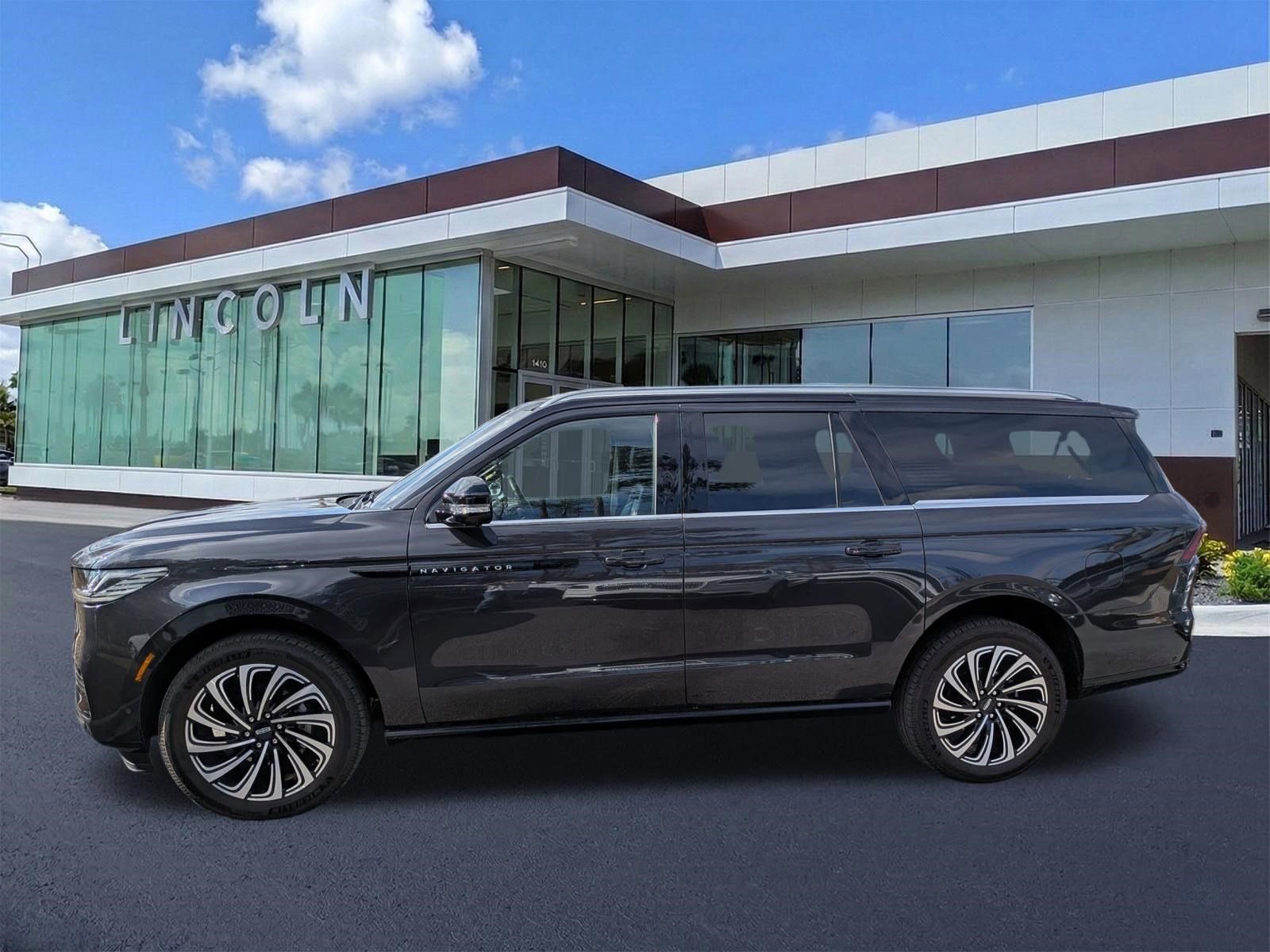 Certified 2025 Lincoln Navigator L Black Label image 8