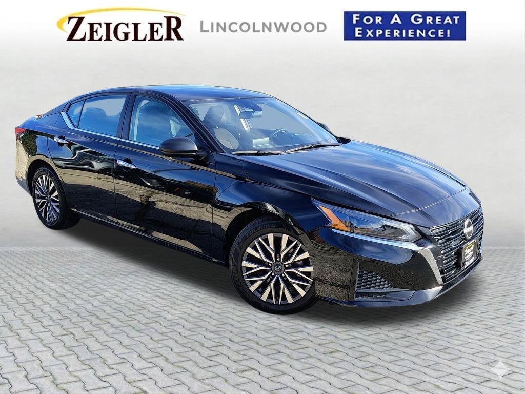 Used 2024 Nissan Altima 2.5 SV FWD image 2