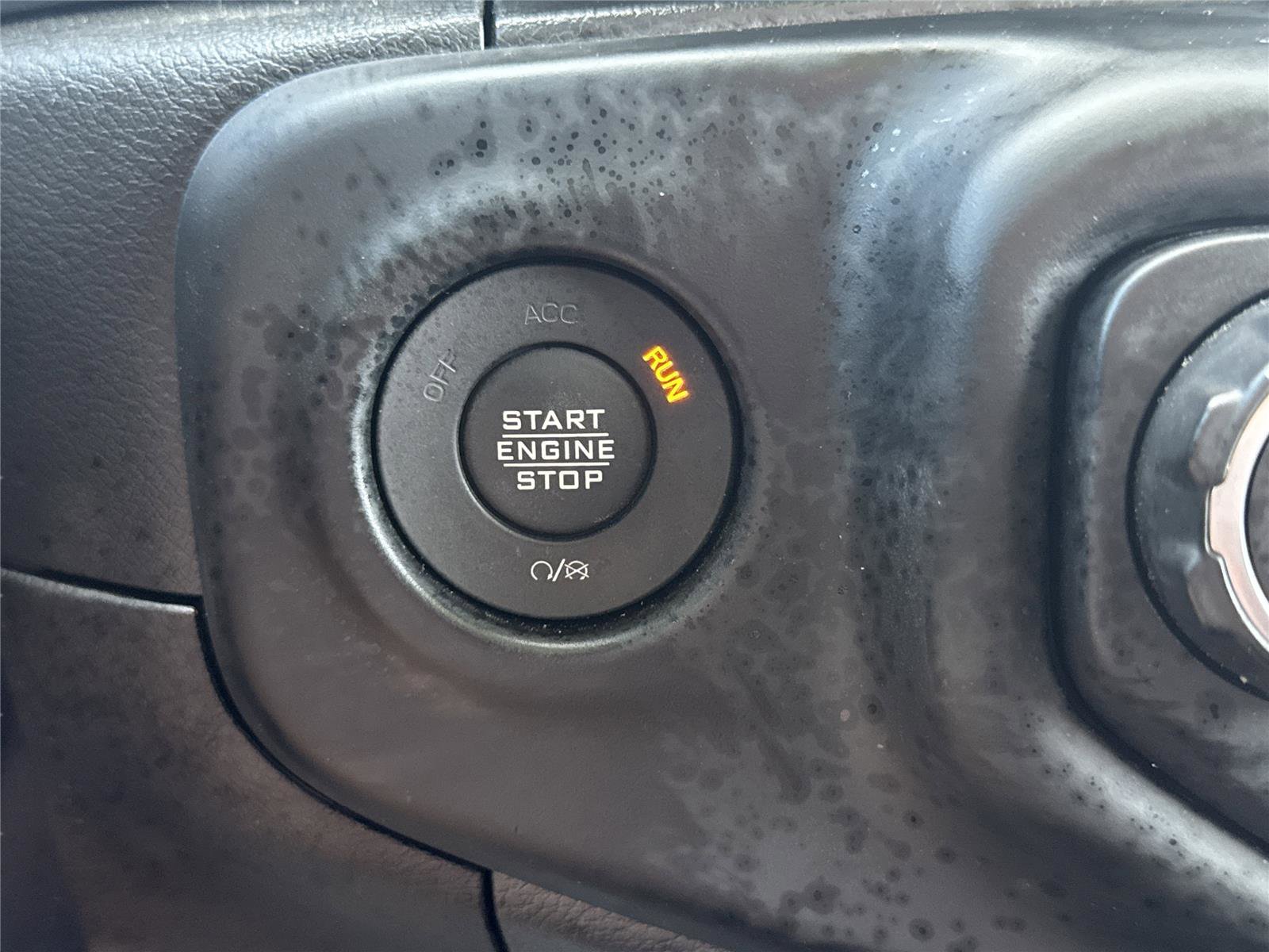 Used 2023 Jeep Wrangler Unlimited Sahara image 32