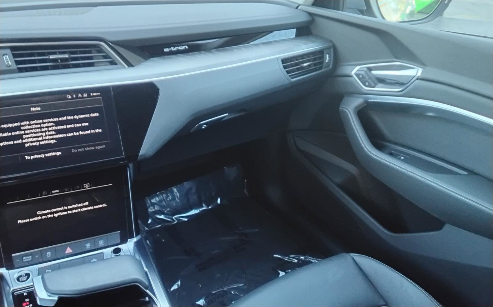 Certified 2022 Audi e-tron Premium w/ Convenience Plus Package image 21