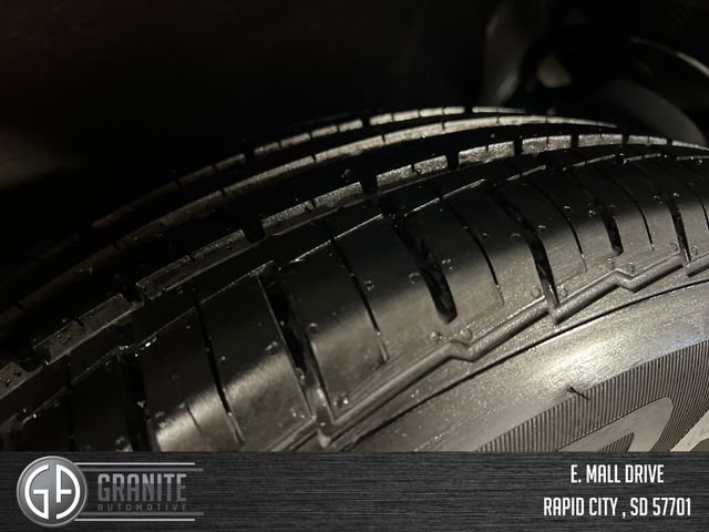 Used 2024 Chrysler Pacifica Select image 17