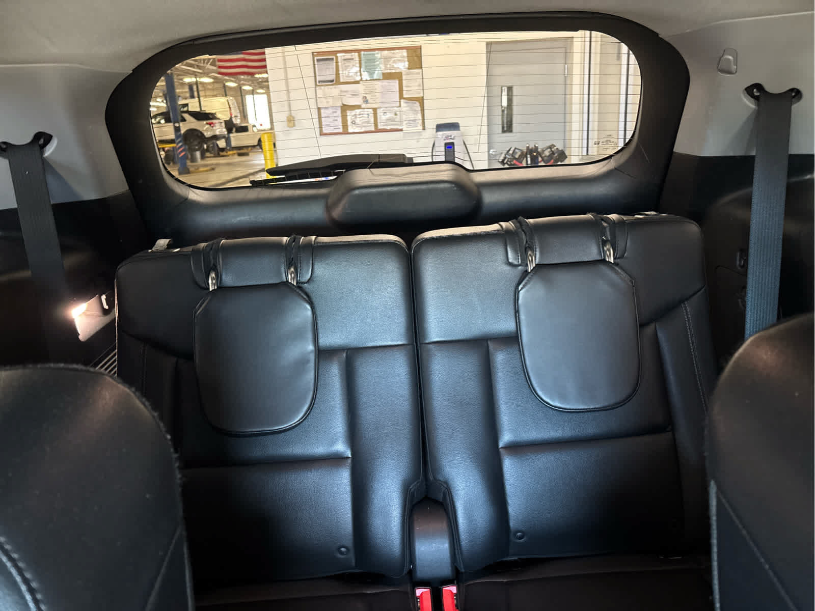 Used 2021 Ford Explorer XLT w/ Equipment Group 202A AWD/4WD image 34