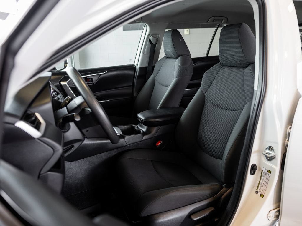 Used 2024 Toyota RAV4 LE AWD/4WD image 8
