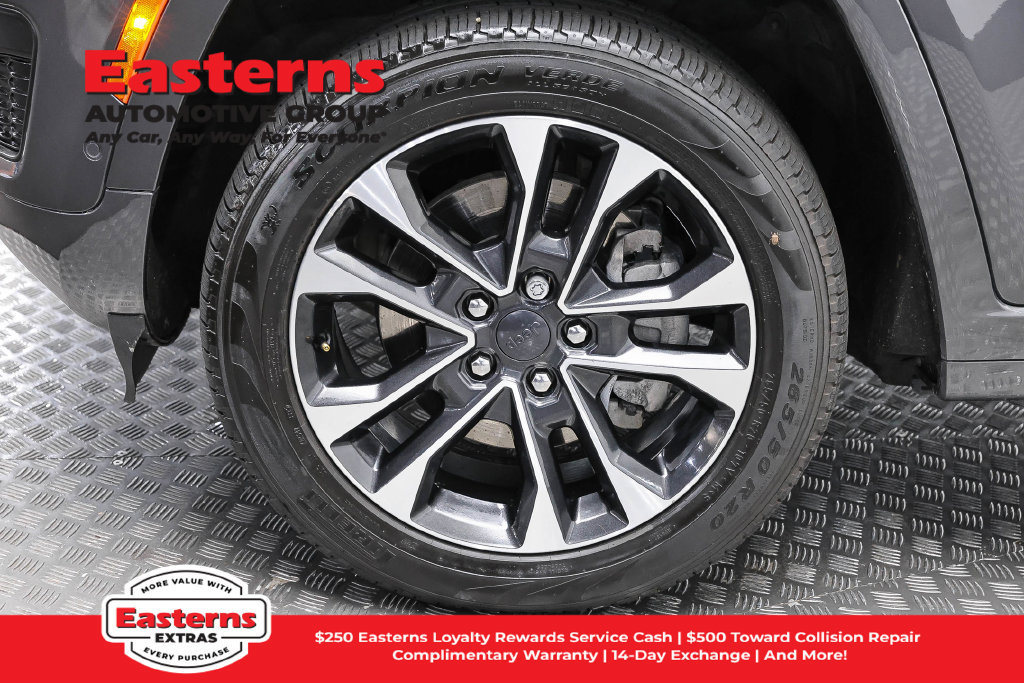 Used 2023 Jeep Grand Cherokee Overland AWD/4WD image 33