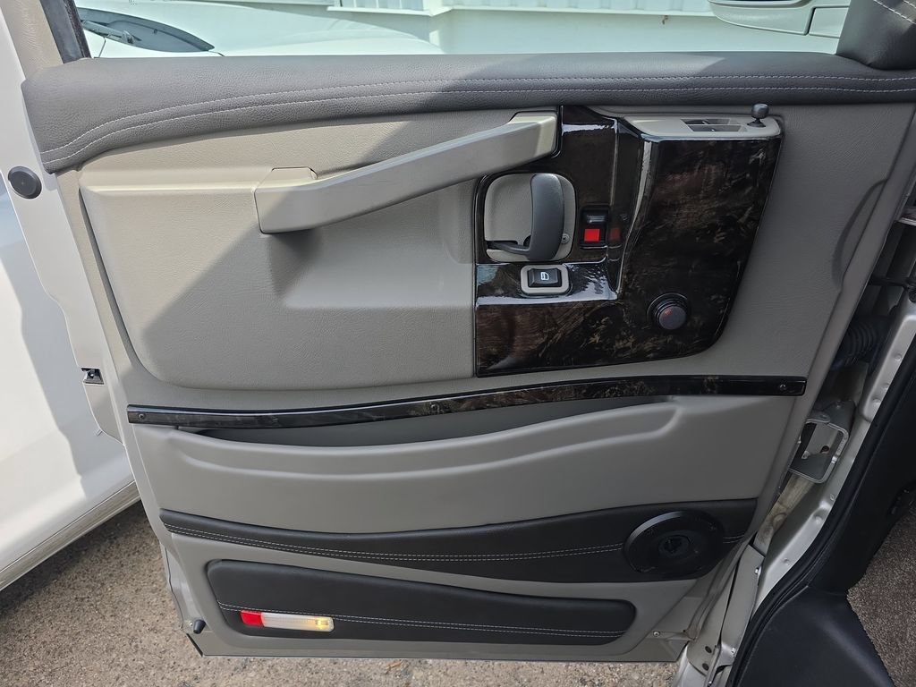 Used 2022 GMC Savana 2500 w/ Enhanced Convenience Package RWD image 25