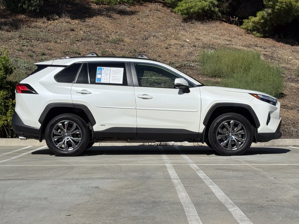 Used 2022 Toyota RAV4 XLE Premium AWD/4WD image 10