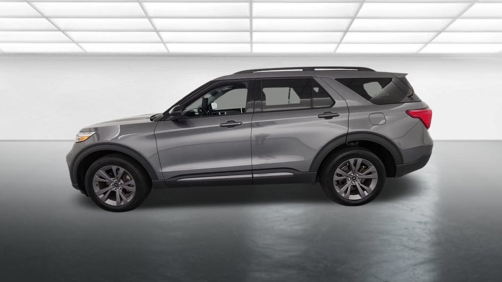 Used 2024 Ford Explorer XLT w/ Equipment Group 202A AWD/4WD image 6
