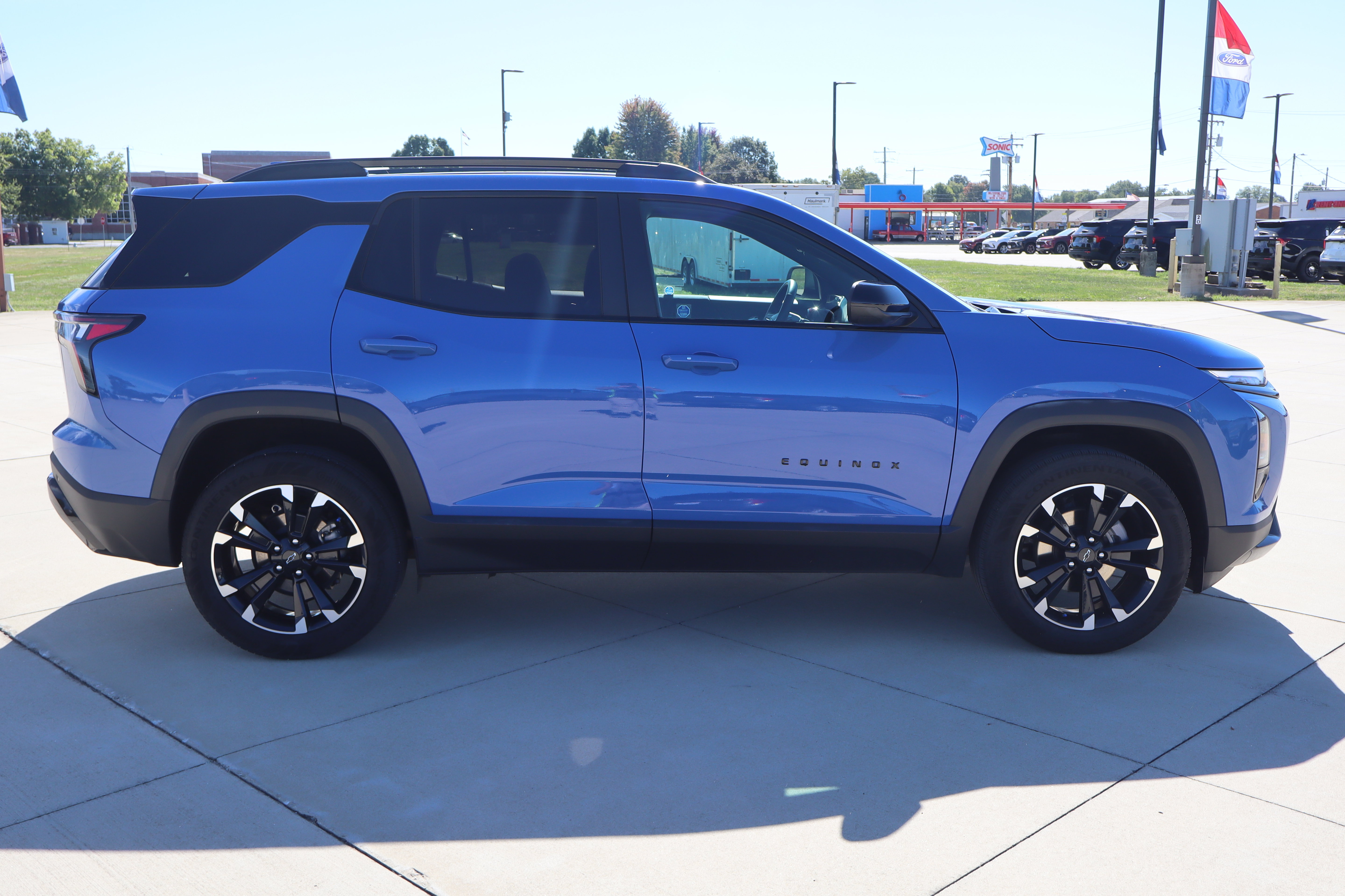 Used 2025 Chevrolet Equinox RS AWD/4WD image 4