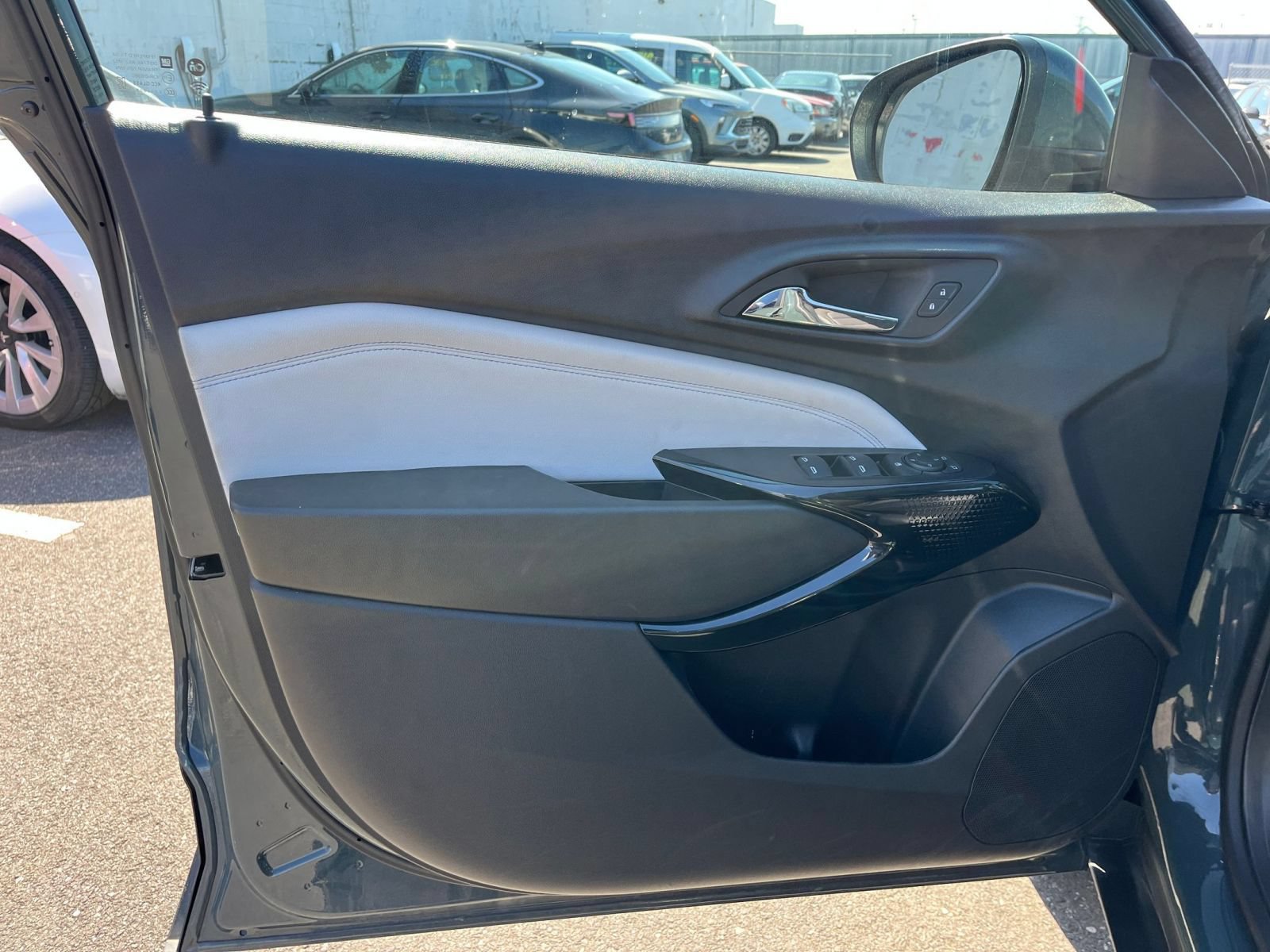 Used 2025 Chevrolet Trax LT FWD image 18