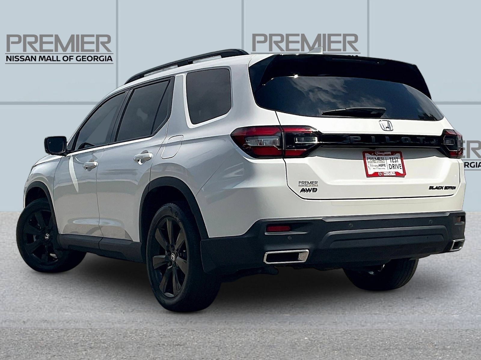 Used 2025 Honda Pilot Black Edition image 5