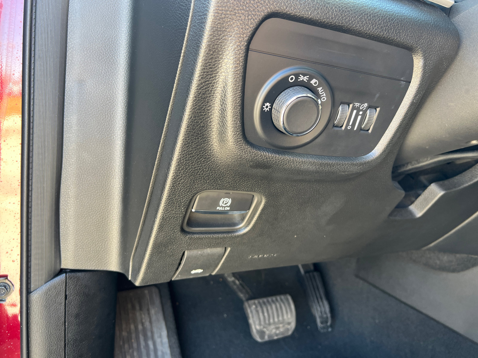 Used 2023 Jeep Grand Cherokee Laredo image 33
