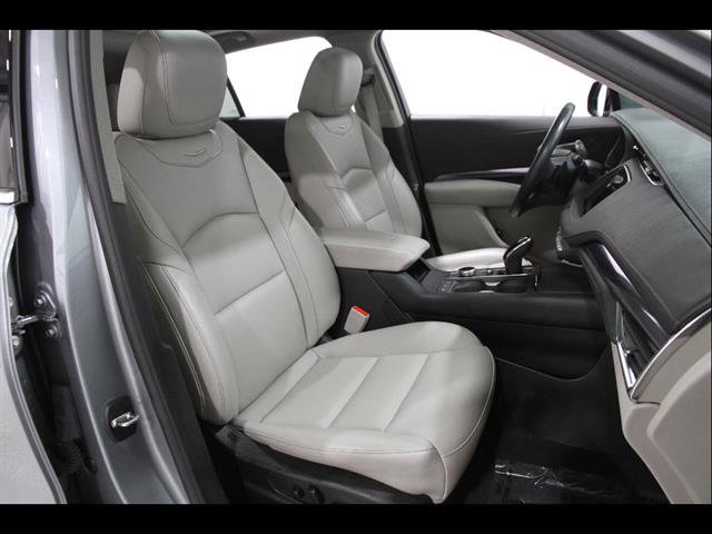 Used 2023 Cadillac XT4 Luxury w/ Cold Weather Package image 17