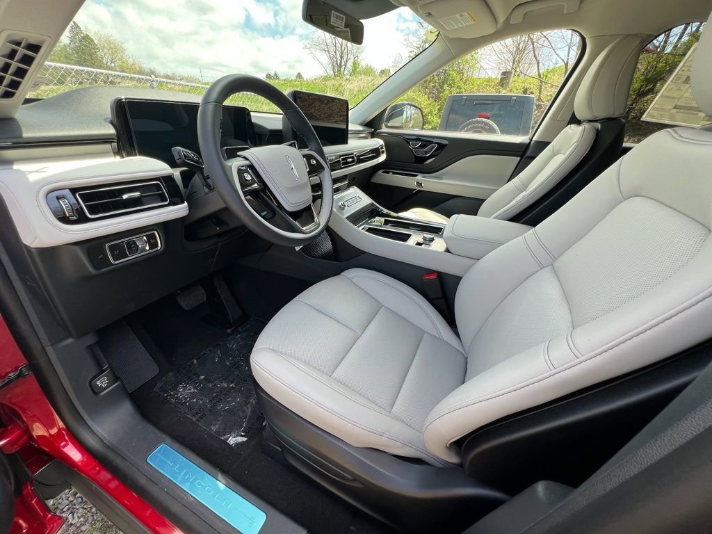 New 2026 Lincoln Aviator AWD image 16