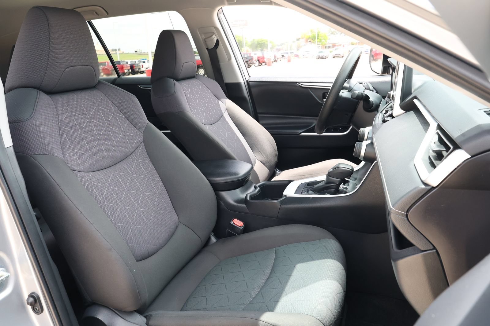 Used 2024 Toyota RAV4 XLE FWD image 29