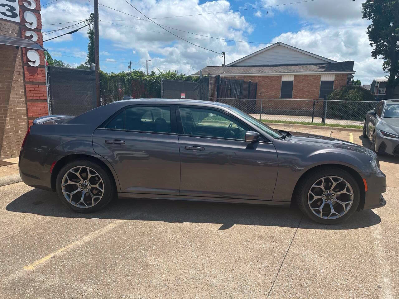 Used 2018 Chrysler 300 S w/ 300S Premium Group RWD image 4