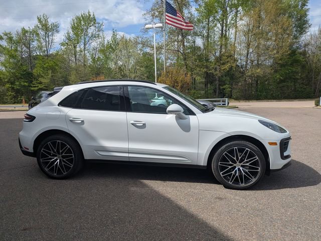 Used 2025 Porsche Macan AWD/4WD image 9