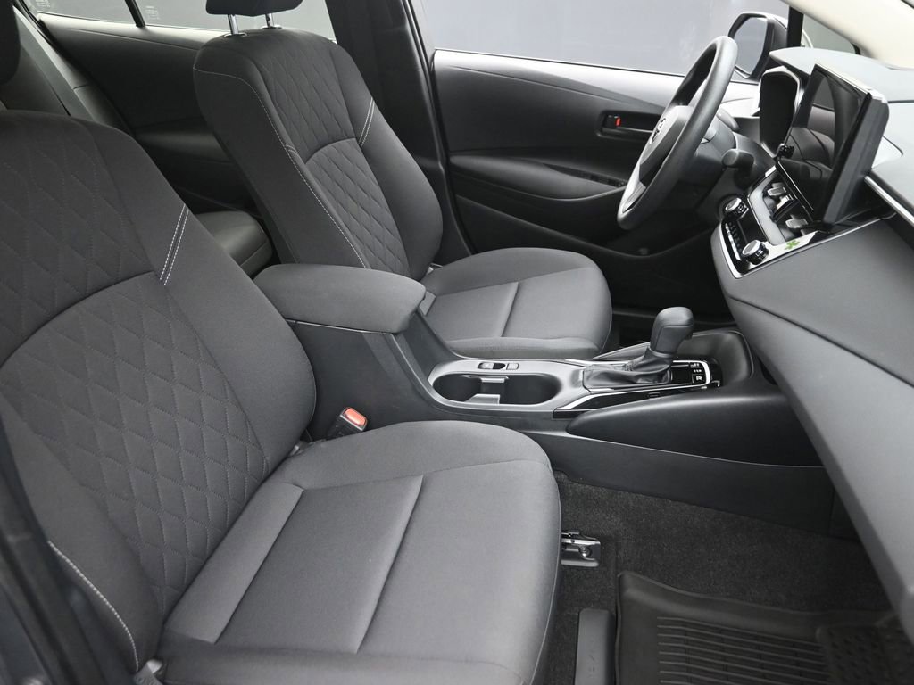 Used 2025 Toyota Corolla LE image 7