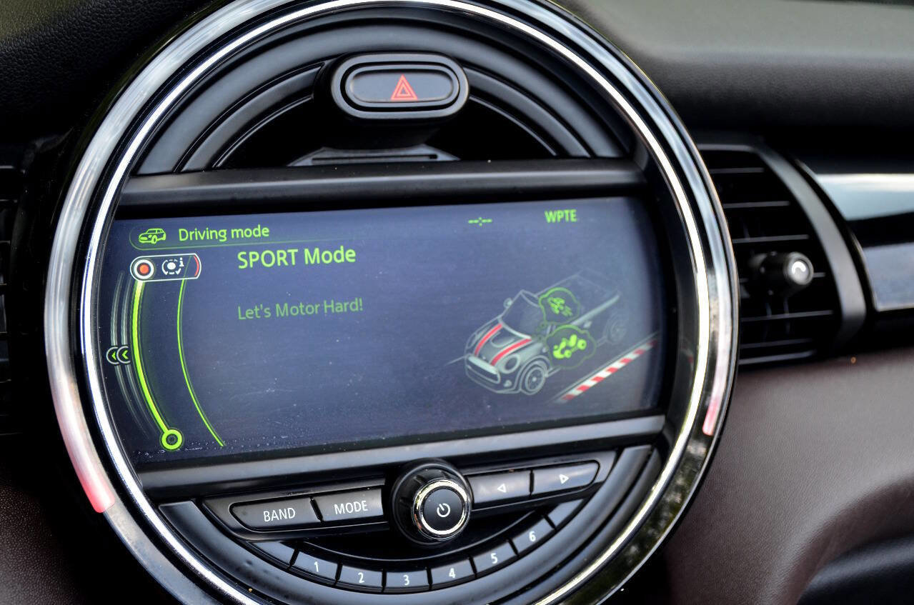 Used 2018 MINI Cooper S image 24