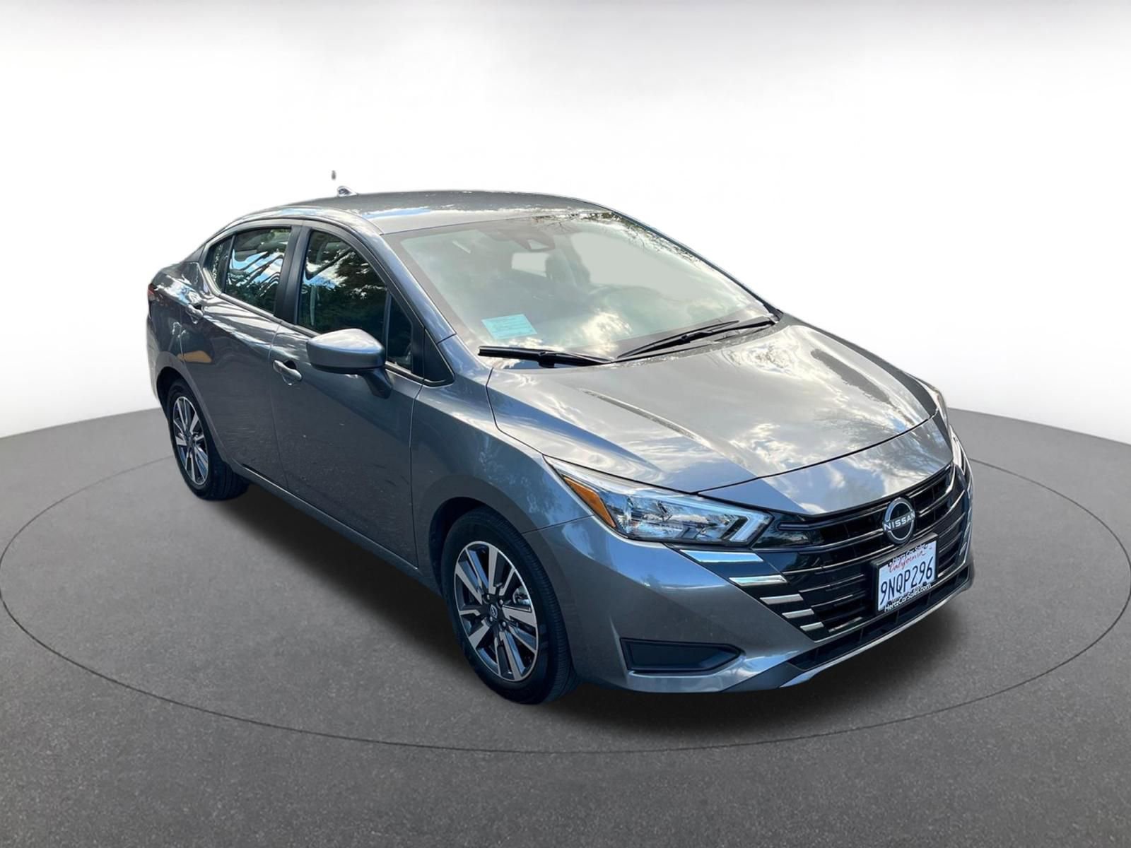 Used 2025 Nissan Versa SV image 1