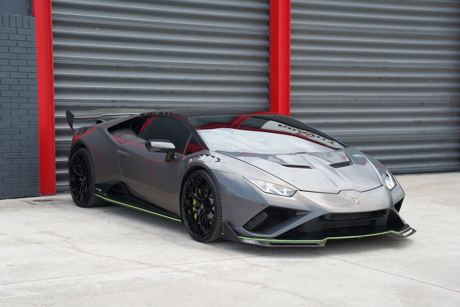 Used 2021 Lamborghini Huracan EVO image 3