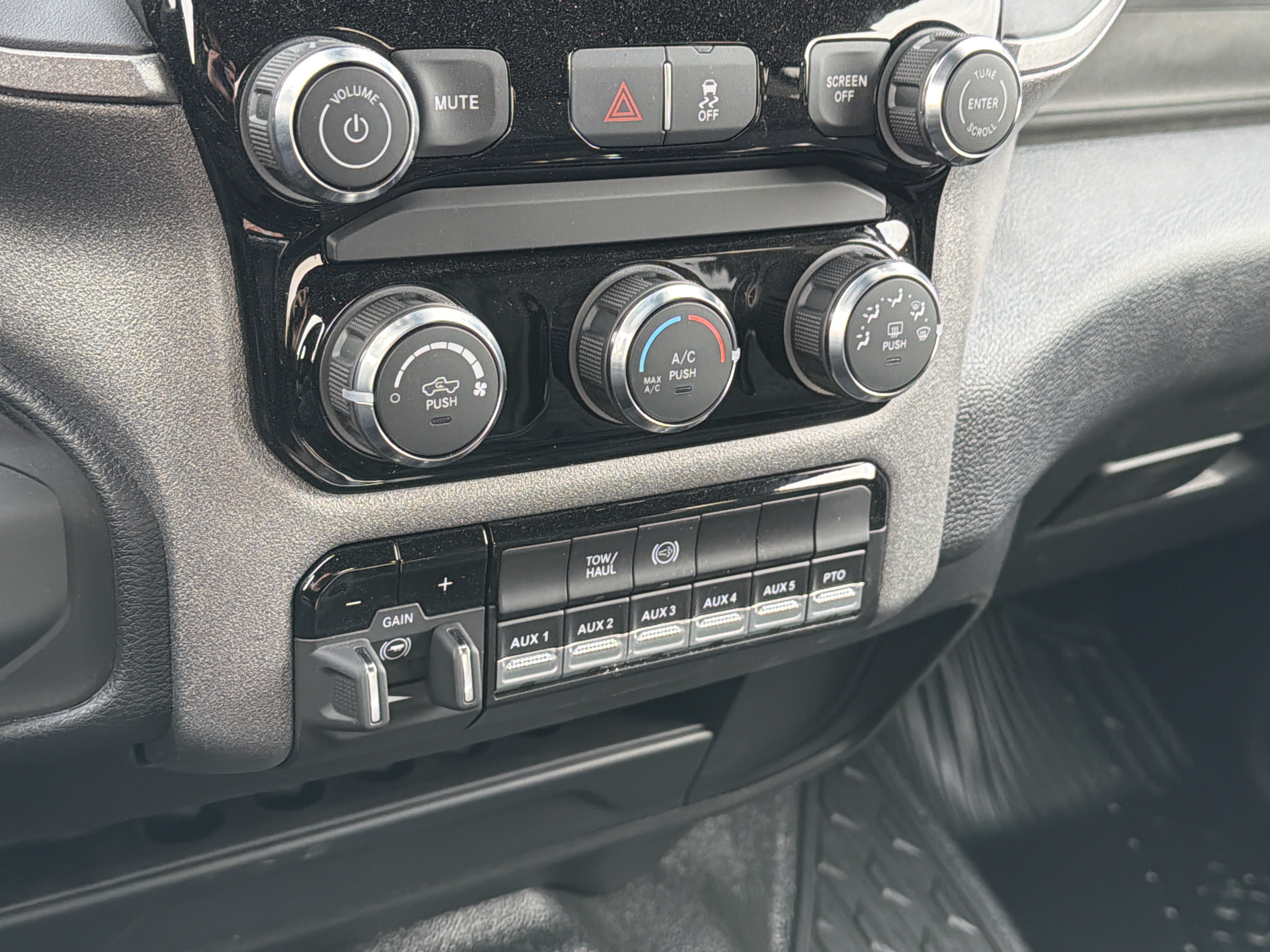 New 2026 RAM 3500 Tradesman w/ Chrome Appearance Group AWD/4WD image 23