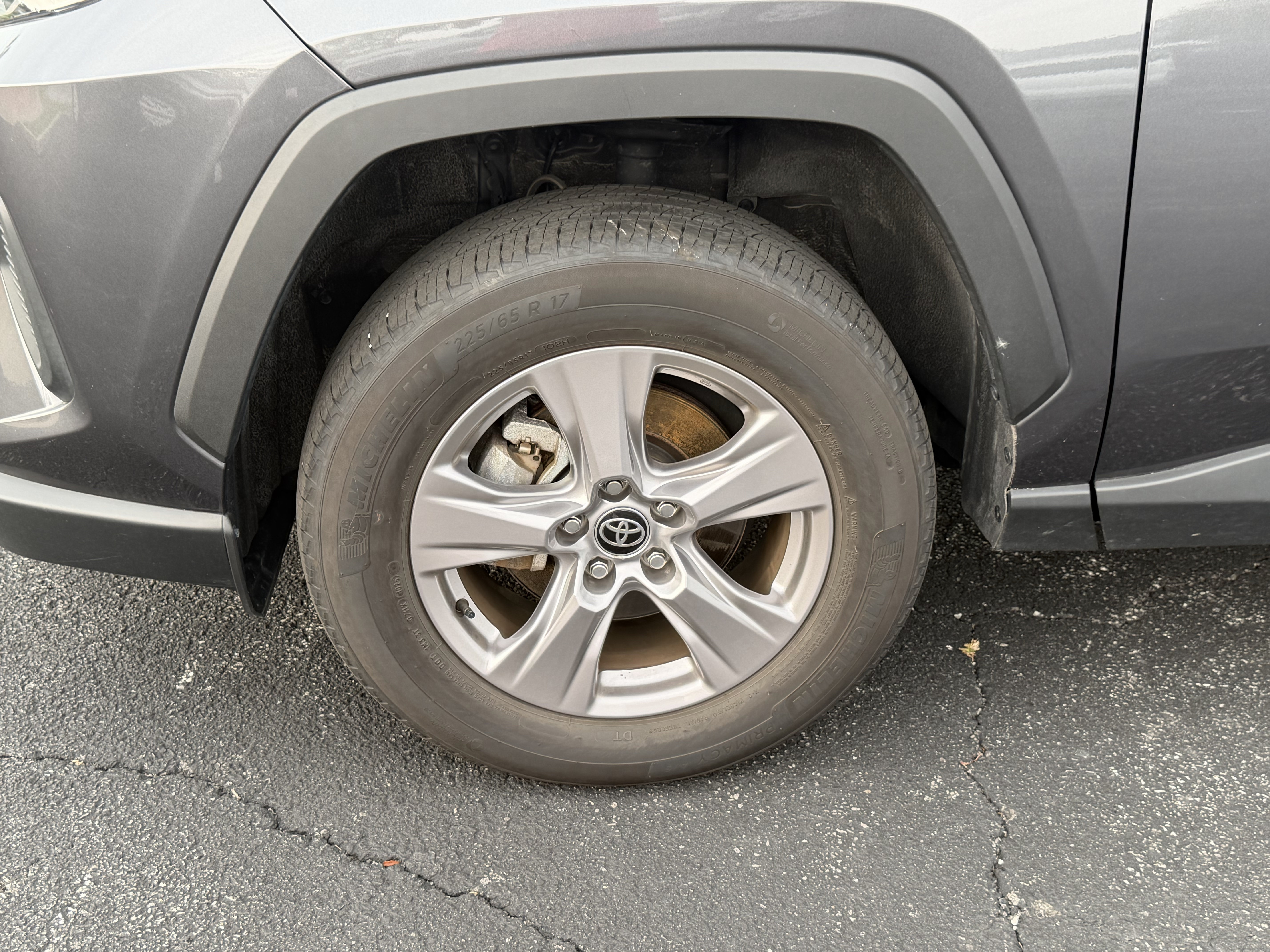 Used 2025 Toyota RAV4 XLE FWD image 4