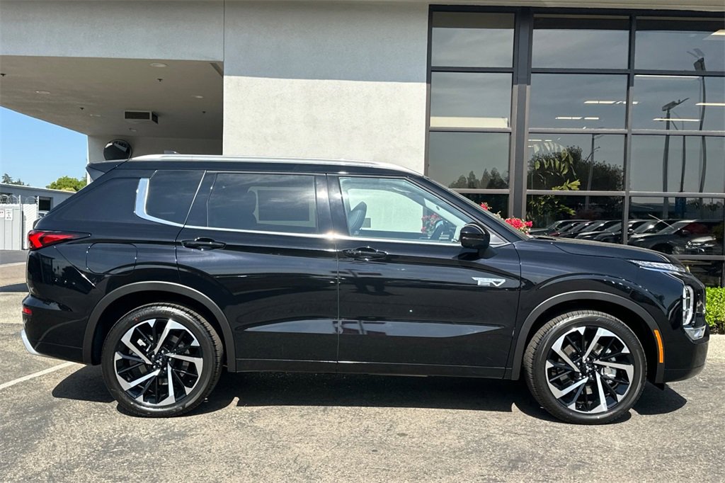 New 2025 Mitsubishi Outlander SEL image 4