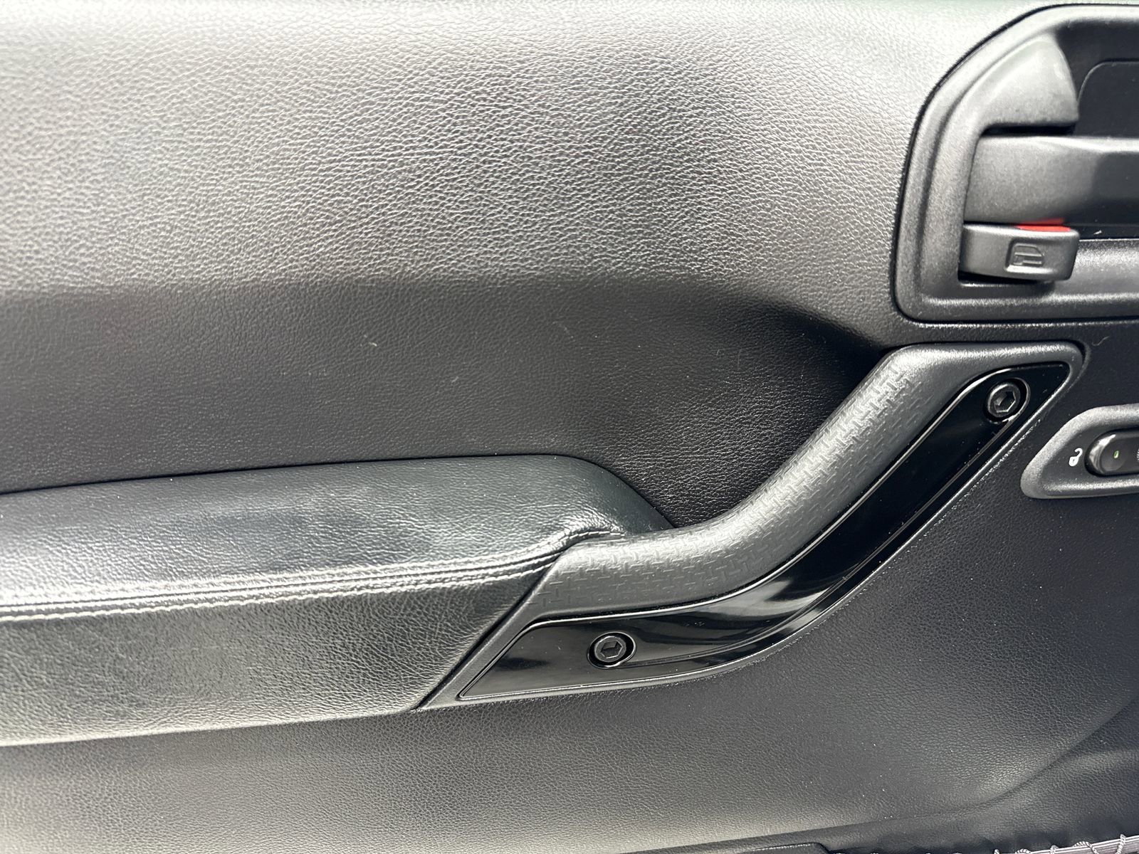 Used 2016 Jeep Wrangler Unlimited Sahara image 33