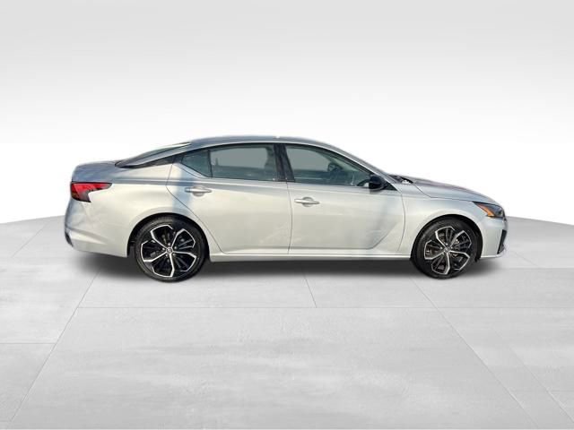 Used 2024 Nissan Altima 2.5 SR image 8