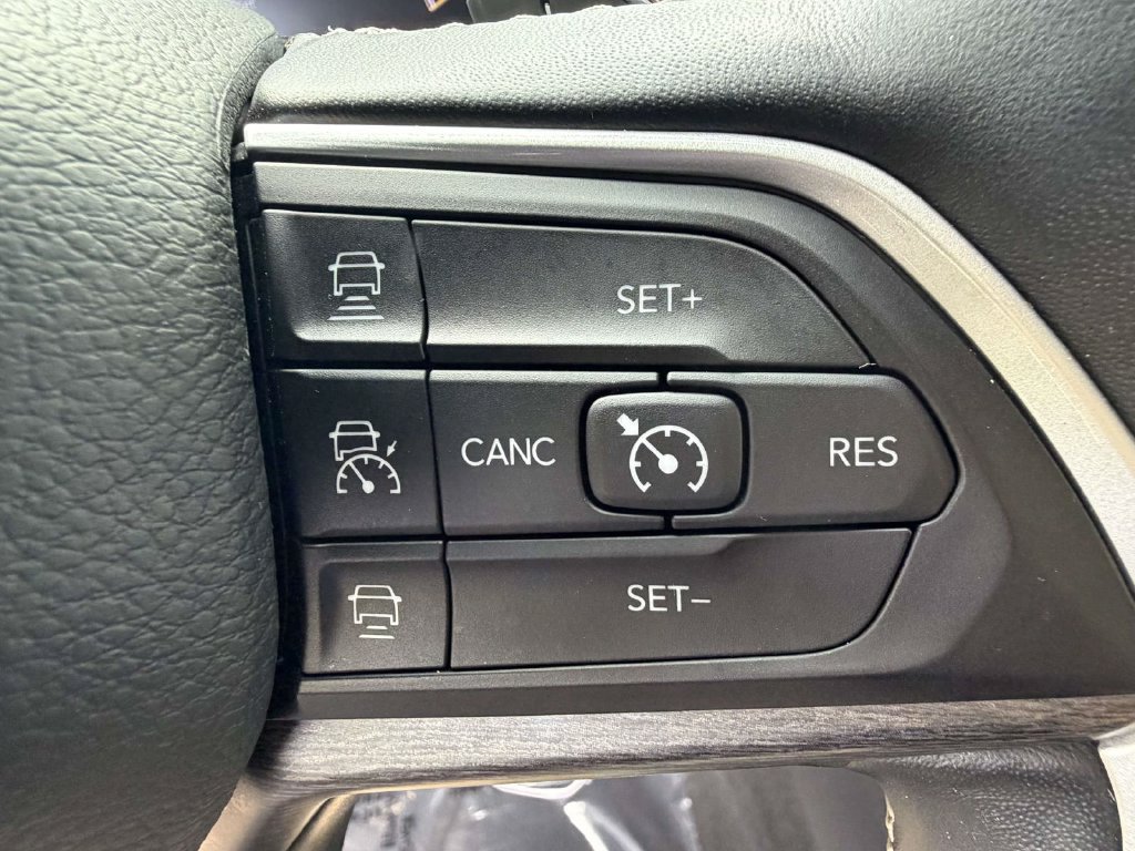 Used 2022 Jeep Grand Cherokee Limited AWD/4WD image 23