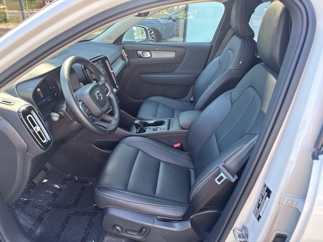 Certified 2025 Volvo XC40 B5 Core AWD/4WD image 20