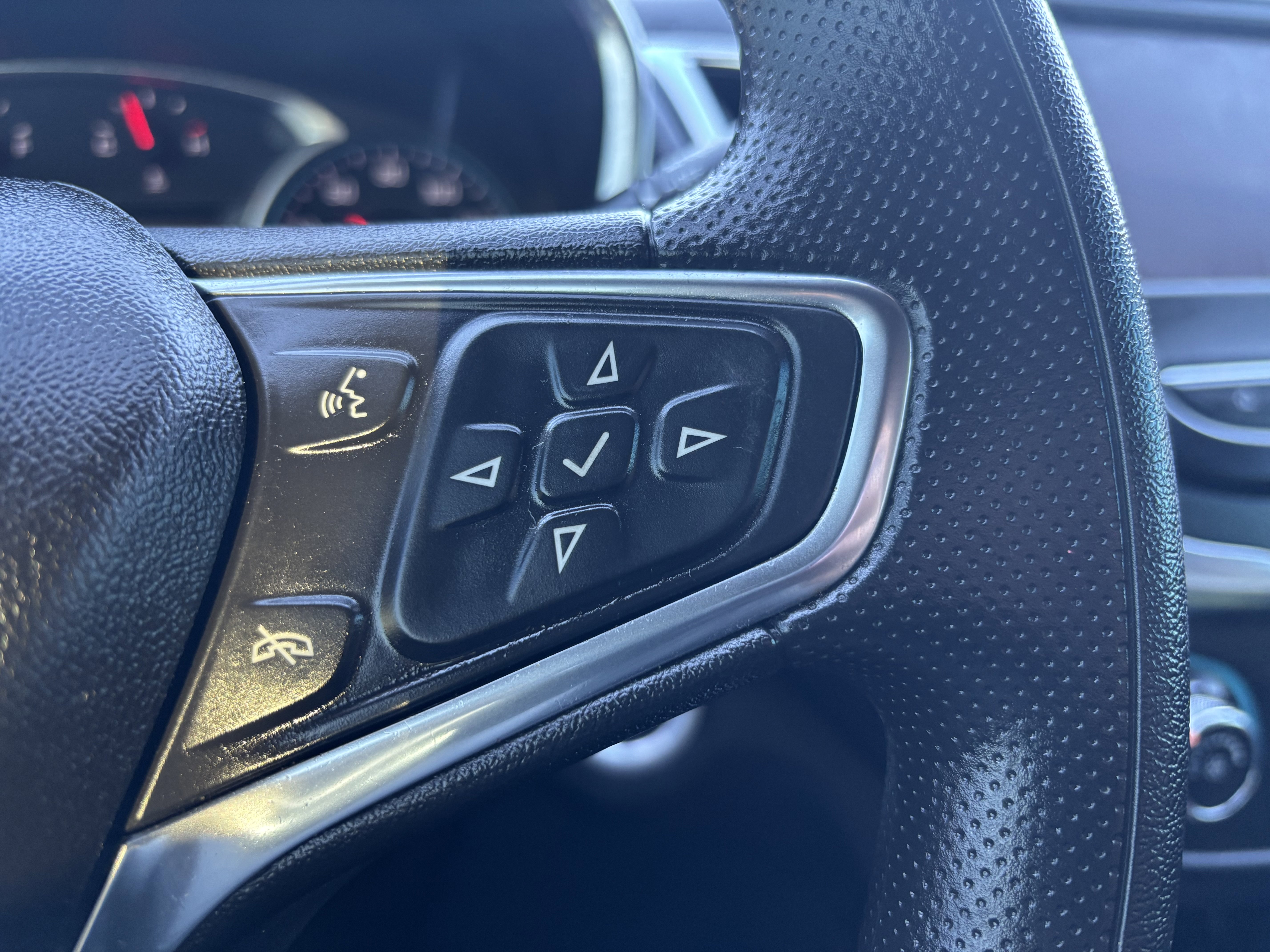 Used 2020 Chevrolet Equinox LT FWD image 27